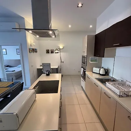 Modern In Paceville * San Ġiljan